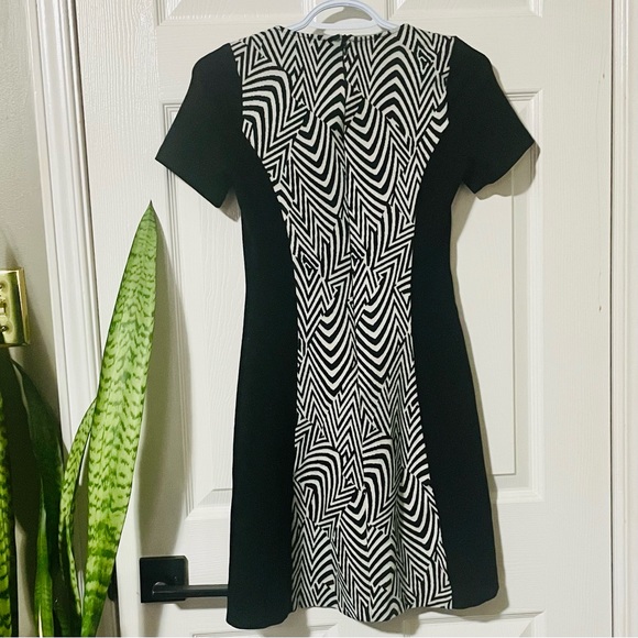 La Fée Maraboutée Black Dress with Black and White Print in the Middle. Size 1 - Picture 6 of 11